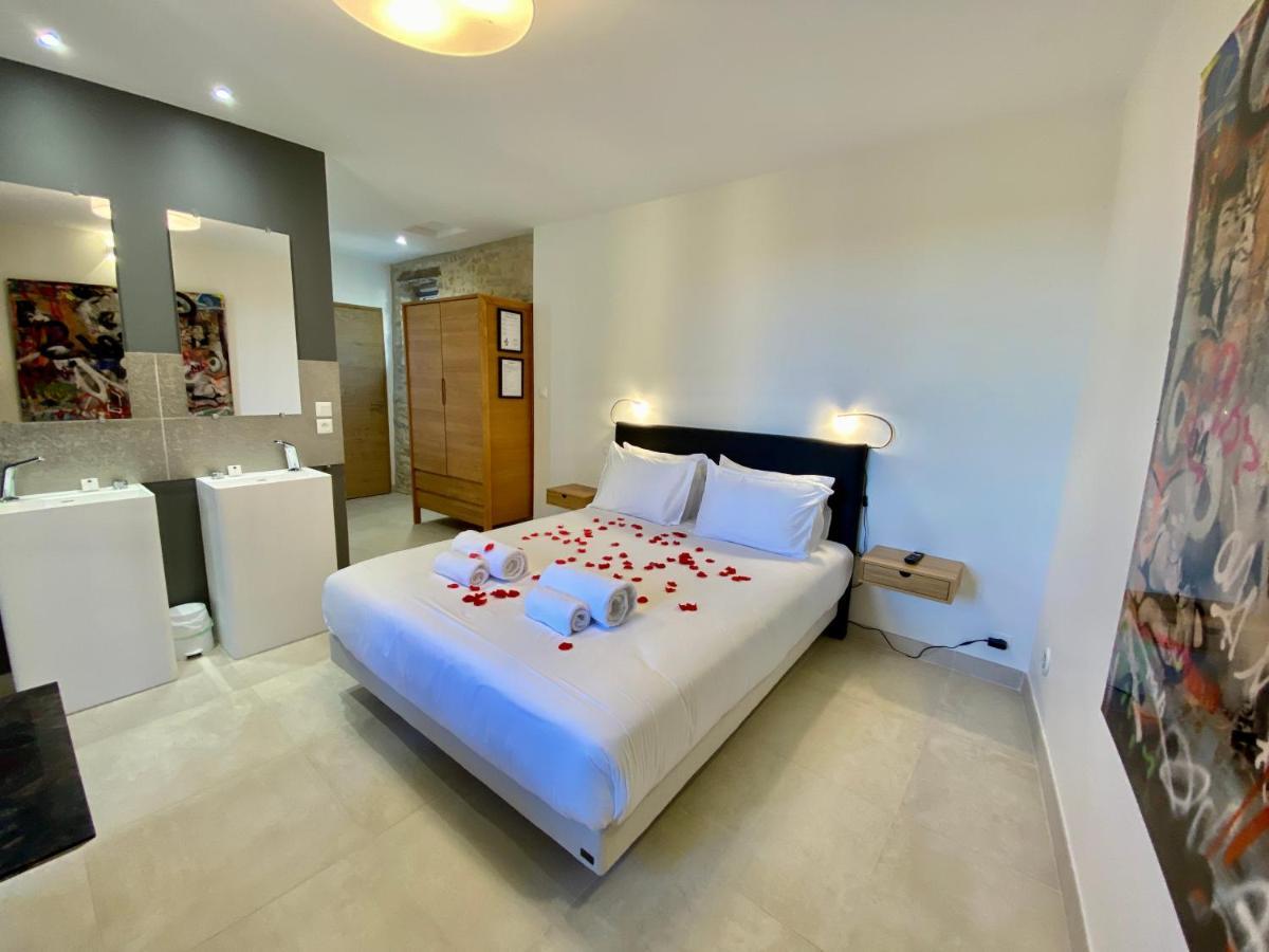 La Maison Des Vendangeurs - Table D'Hotes Le Soir Du Jeudi Au Dimanche- Jacuzzi - Balneo Spa - Acces Piscine Pour Toutes Les Chambres Sauf Studio Coquet- Piscine De Mai A Mi-Octobre Martignargues Экстерьер фото