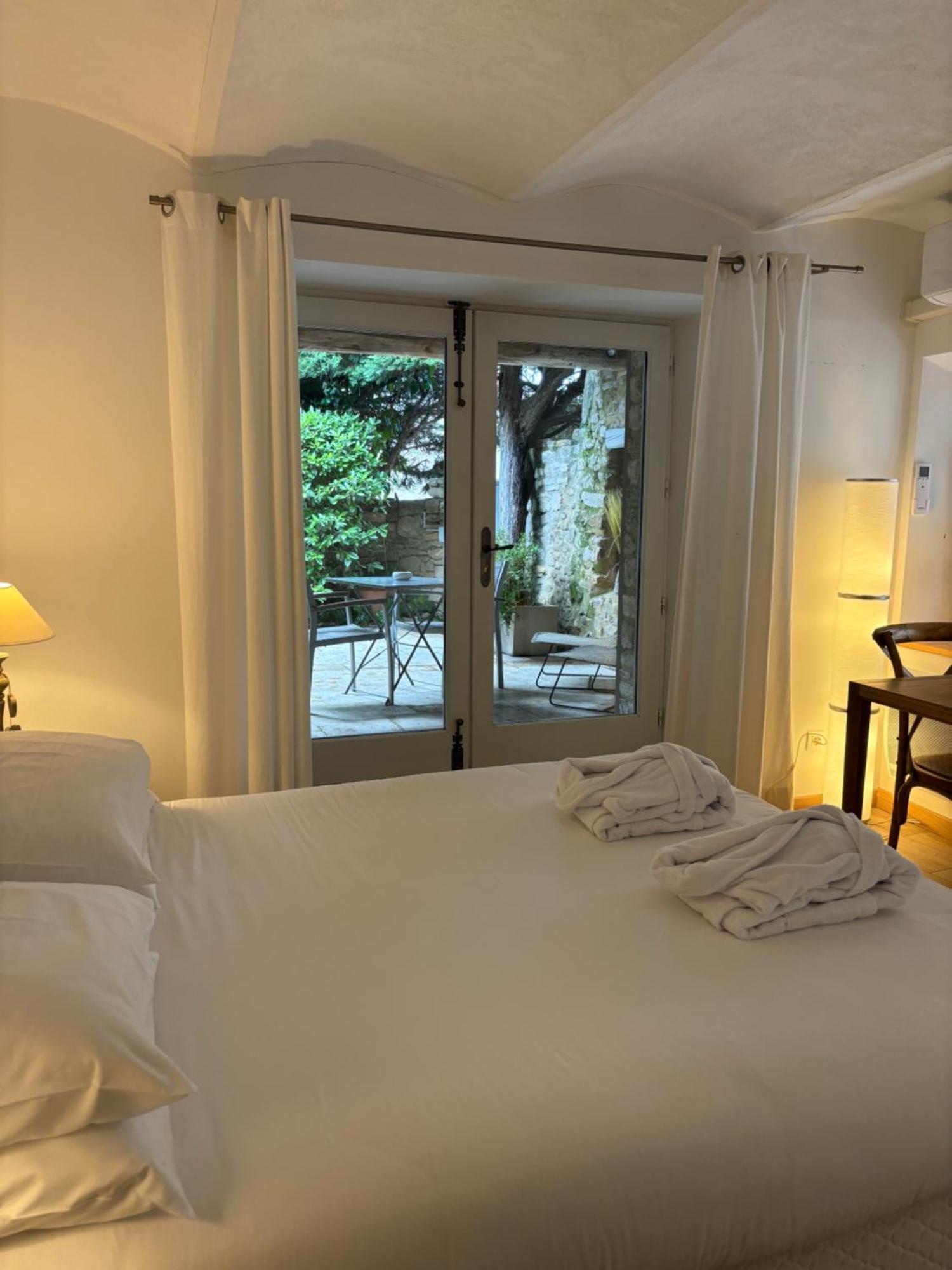 La Maison Des Vendangeurs - Table D'Hotes Le Soir Du Jeudi Au Dimanche- Jacuzzi - Balneo Spa - Acces Piscine Pour Toutes Les Chambres Sauf Studio Coquet- Piscine De Mai A Mi-Octobre Martignargues Экстерьер фото