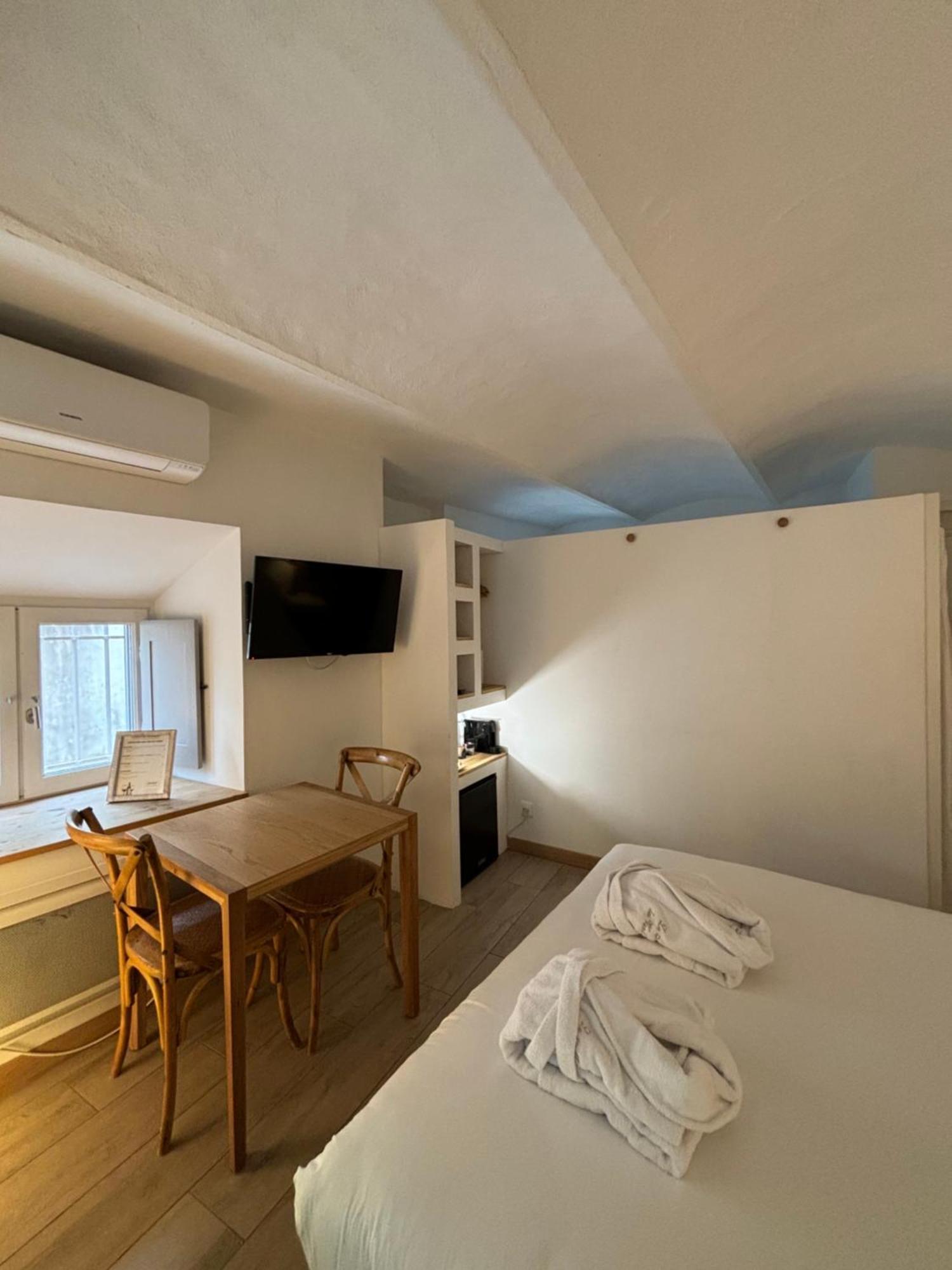 La Maison Des Vendangeurs - Table D'Hotes Le Soir Du Jeudi Au Dimanche- Jacuzzi - Balneo Spa - Acces Piscine Pour Toutes Les Chambres Sauf Studio Coquet- Piscine De Mai A Mi-Octobre Martignargues Экстерьер фото